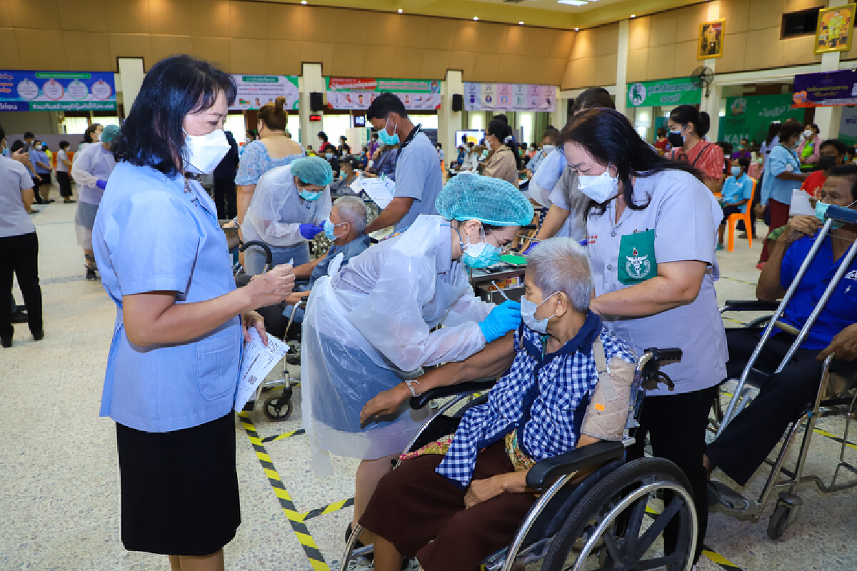 ปลาบปลื้ม!ฉีดวัคซีนพระราชทานกลุ่มเปราะบาง
