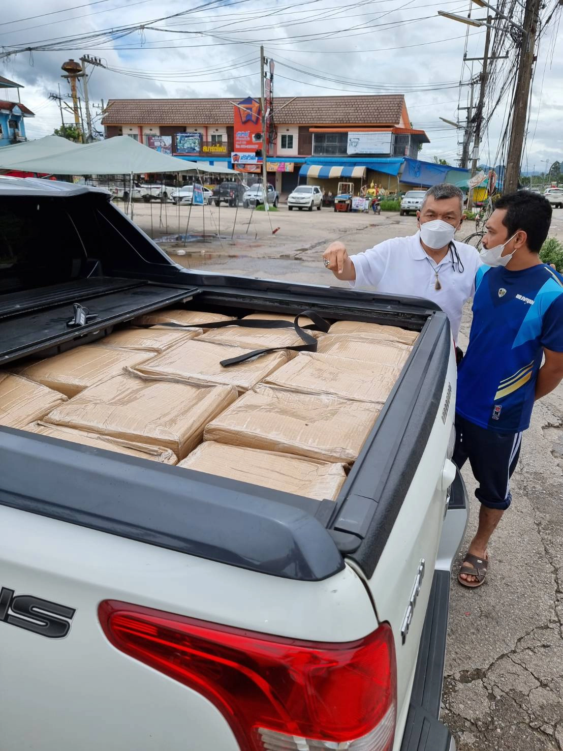 รวบแก็งค์ลักลอบขนน้ำยาบุหรี่ไฟฟ้า 11 ล้านบาท