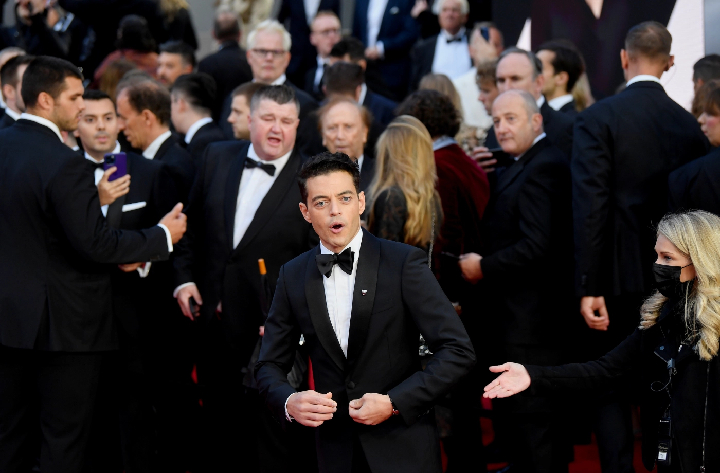 สมาชิกราชวงศ์อังกฤษร่วมงานเปิดตัวหนังเจมส์ บอนด์