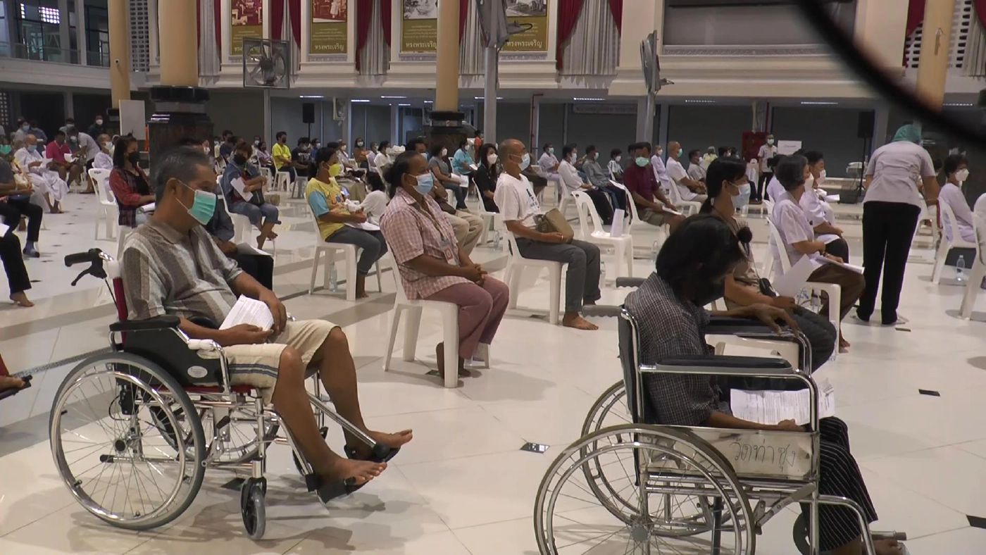 ฉีดวัคซีนให้ชาวอุทัยธานี ปลาบปลื้มในพระมหากรุณาธิคุณเป็นล้นพ้น