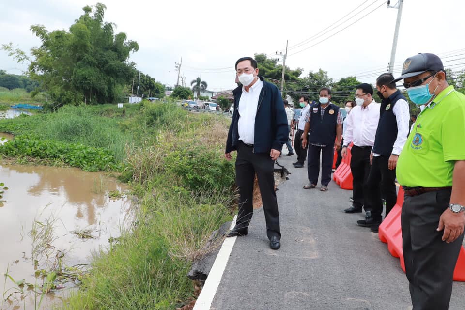 รมต.อนุชา ลงพื้นที่ชัยนาท ตรวจสอบถนนจากน้ำกัดเซาะ