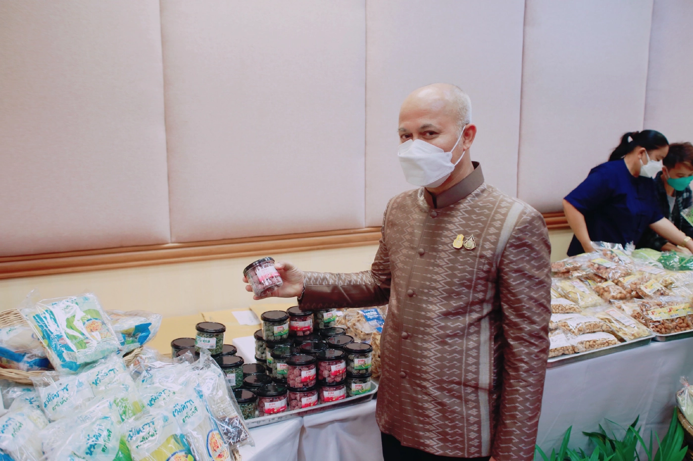 รัฐผนึกเอกชนดันสินค้า OTOP ขายบนออนไลน์