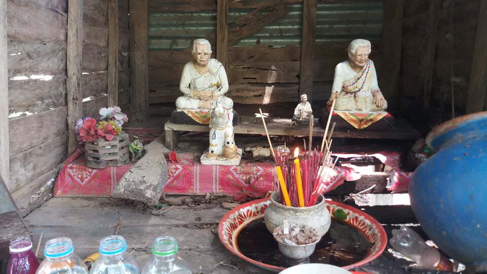 ชาวบ้านทุกสารทิศแห่ขอหวยศาลเจ้าปู่ตายาย
