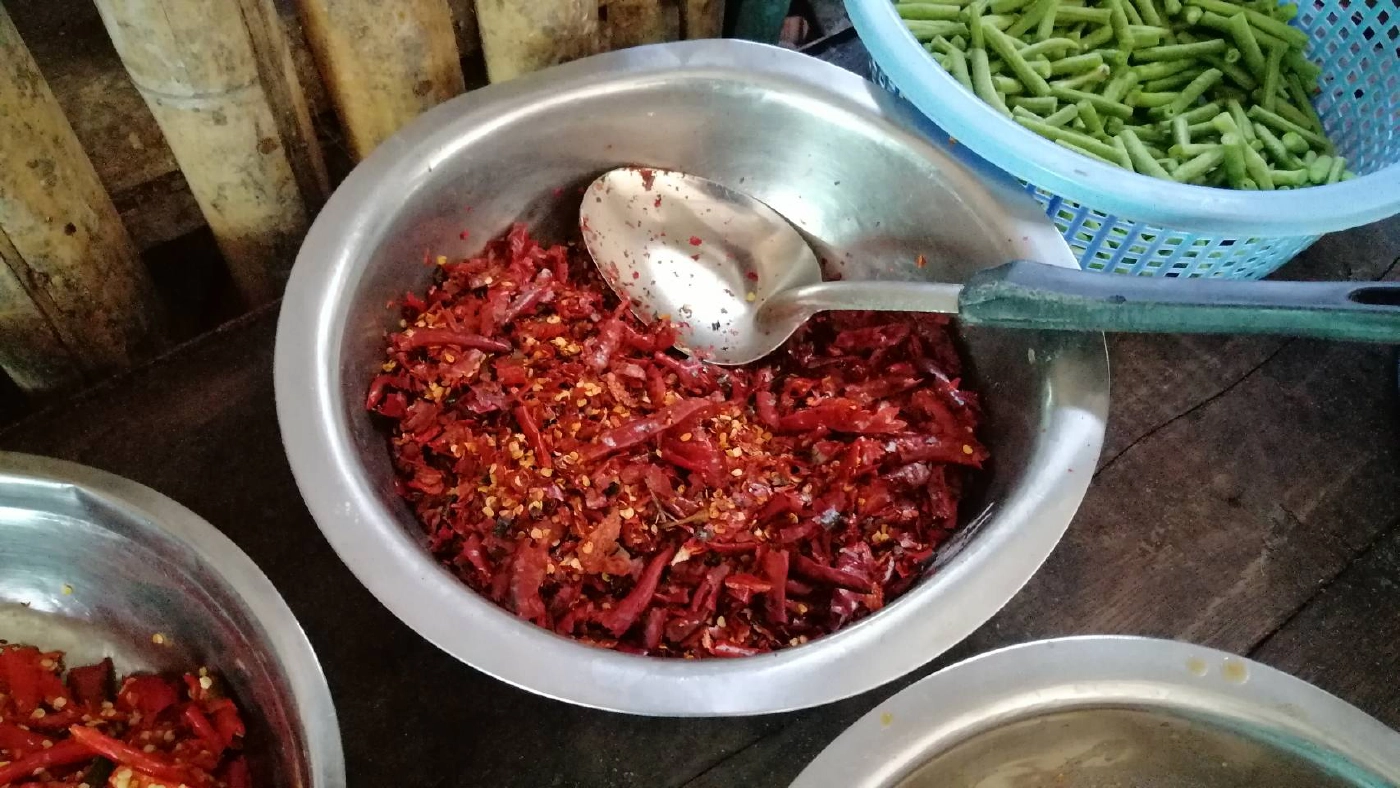 เปิดใจแม่ค้าส้มตำพริก 1,000 เม็ดท้าให้ลอง