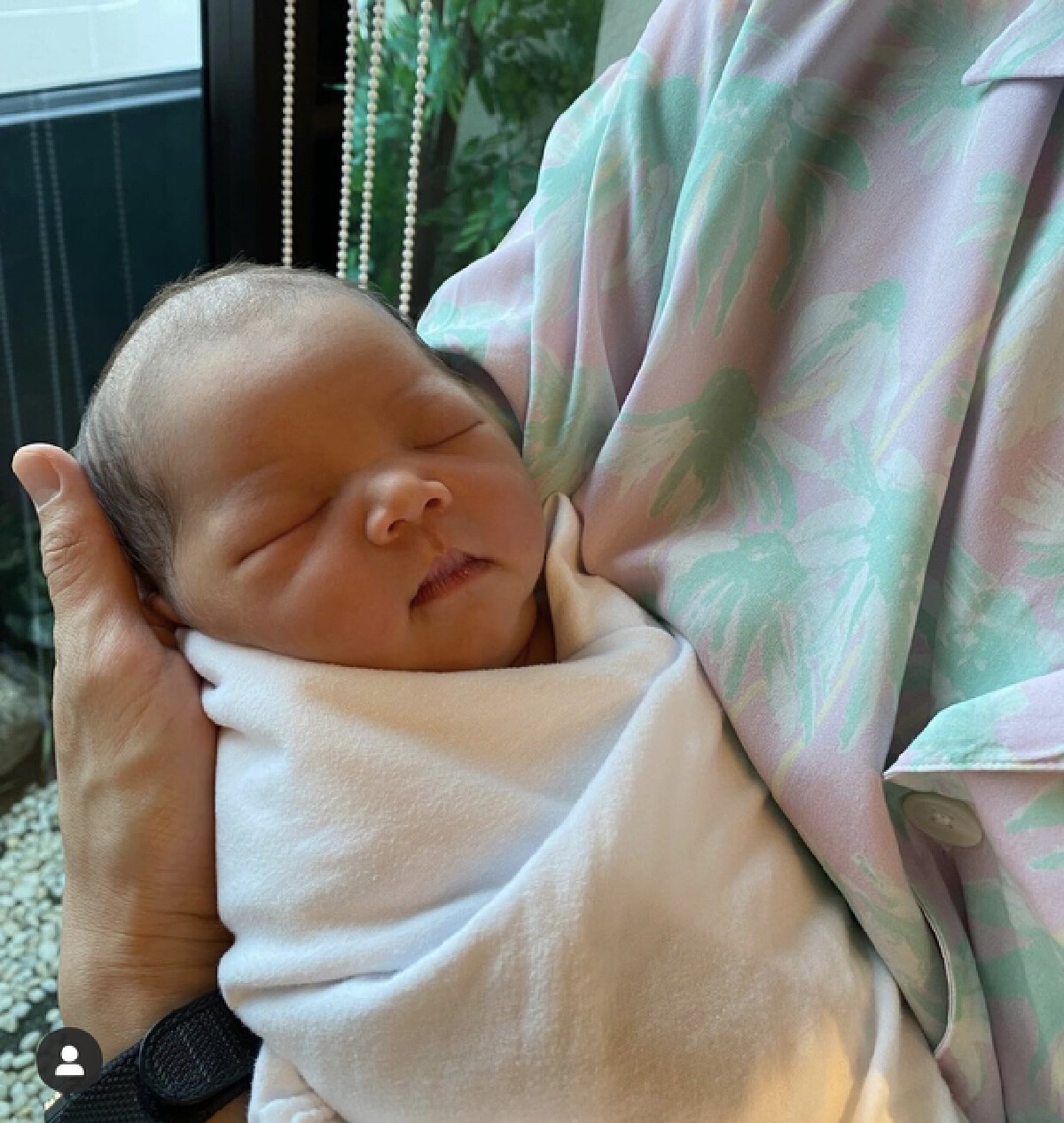 มิว นิษฐา คลอดลูกแล้ว พร้อมเผยภาพน้อง "มาริน" สุดน่าเอ็นดู