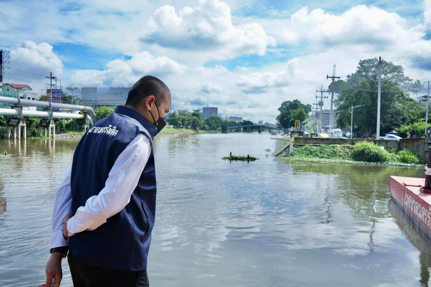 ทน.รังสิต เตรียมพร้อมป้องกันน้ำท่วมชุมชนบ้านเรือนริมคลอง