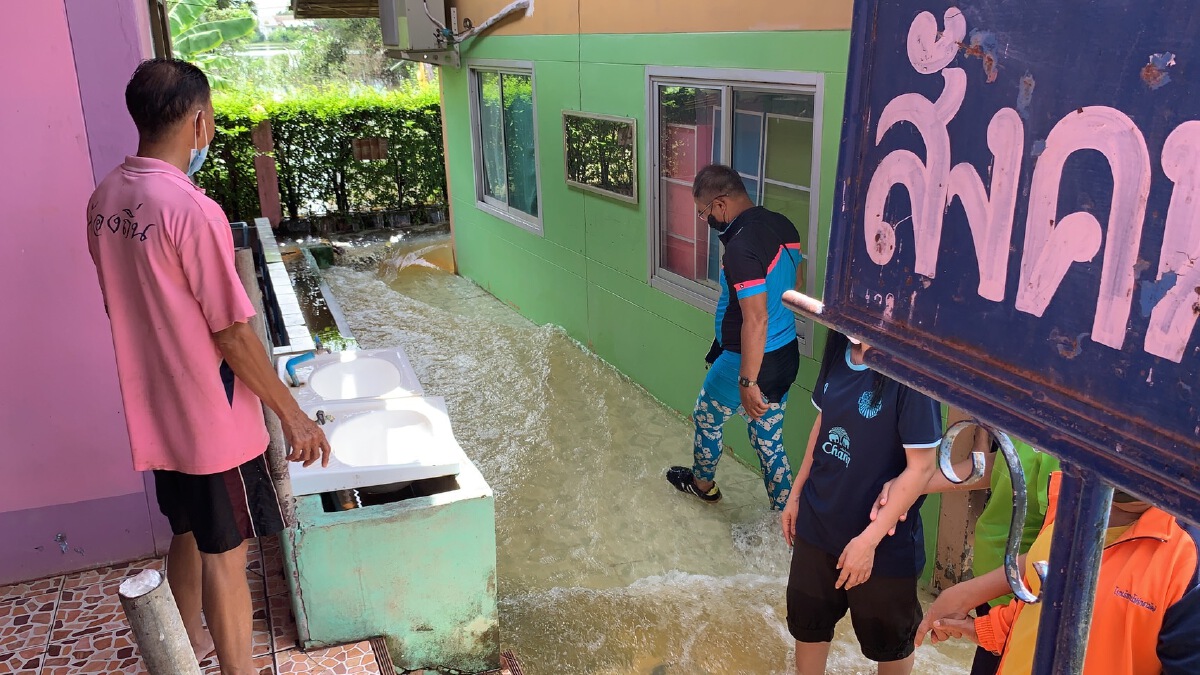 น้ำทะลักท่วมโรงเรียนโป่งสามัคคี 300 ครัวเรือนจม
