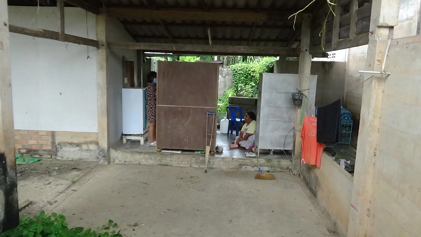 สุดรันทด! หญิงพิการวัย 46 ปี อาศัยบ้านร้างอยู่ลำพัง วอนผู้ใจบุญช่วยเหลือ