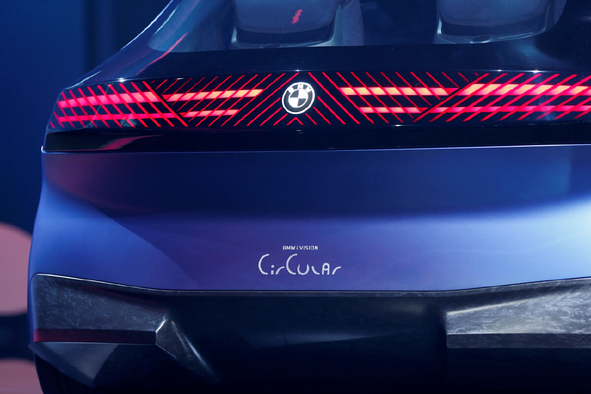 BMW เผยโฉมรถยนต์สุดล้ำยุค สร้างจาก ‘วัสดุรีไซเคิล’