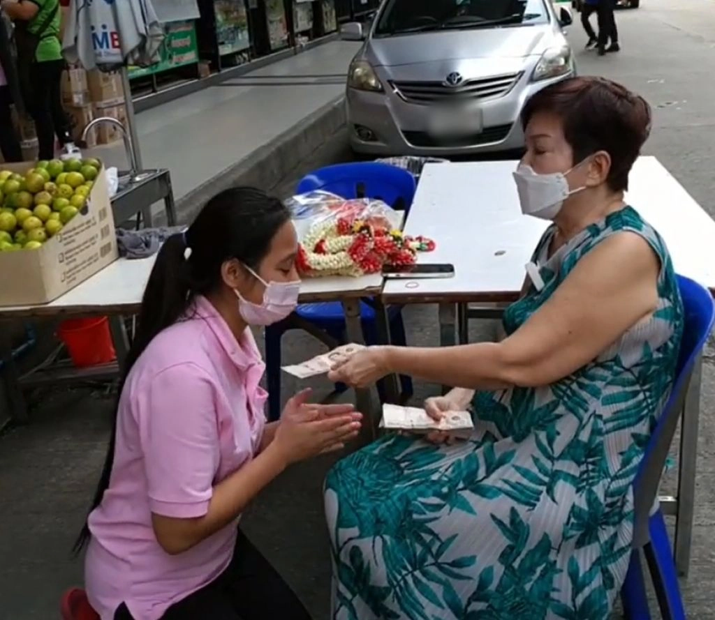 สุดปัง “เจ๊เล้ง” ทำบุญวันเกิดอายุ 75 ปี ตรงกับเลขท้าย 2 ตัว