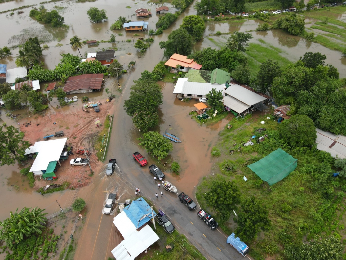 อพยพชาวหนองบัวละครหนีน้ำท่วม จำนวน 30 ครอบครัว