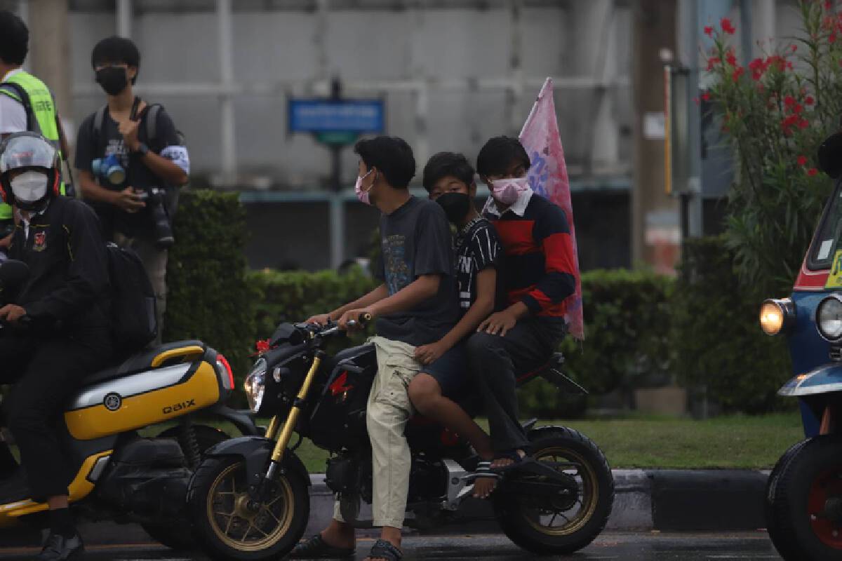 ม็อบแยกดินแดง 1 ก.ย. จุดไม่ติดโดนฝนถล่มหนัก