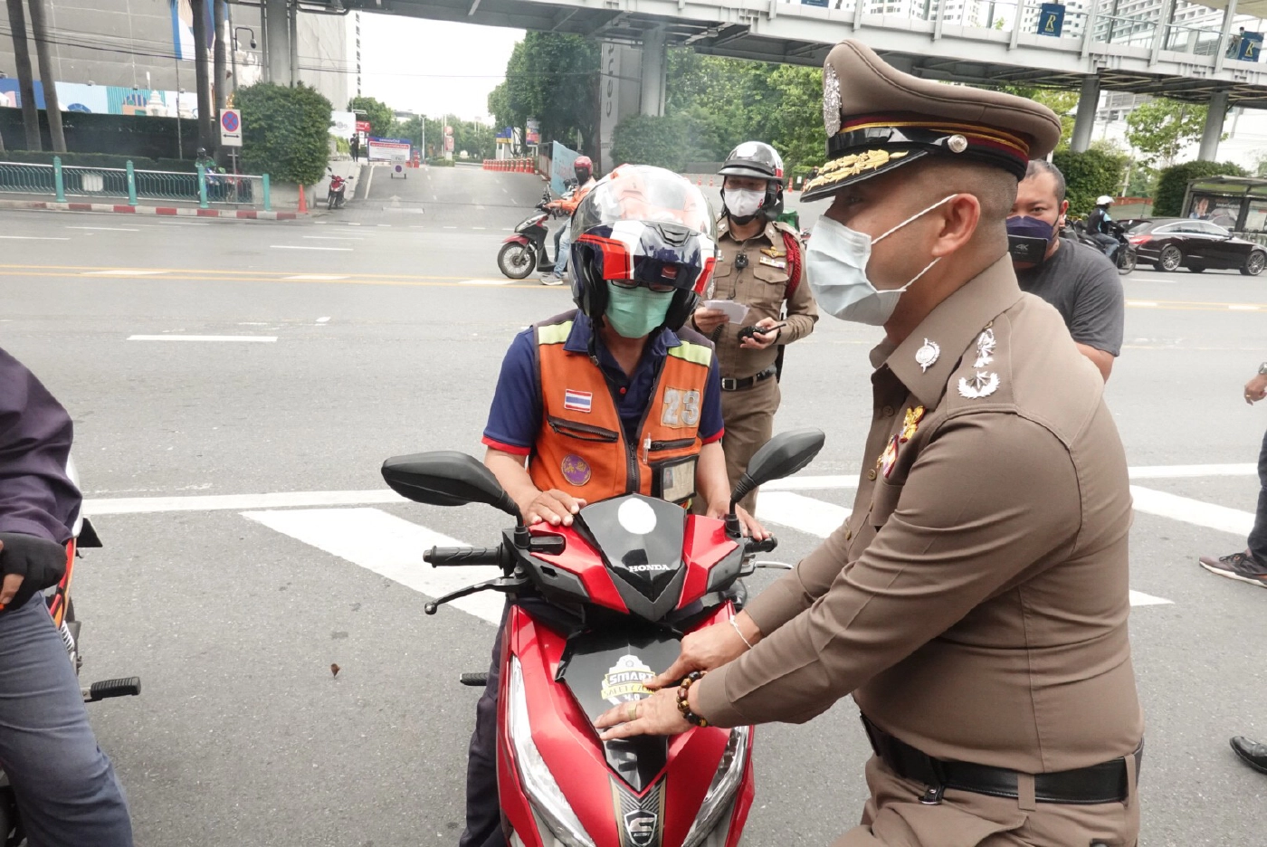 &quot;บิ๊กโจ๊ก&quot; ตรวจเยี่ยมราชประสงค์เซฟตี้โซน