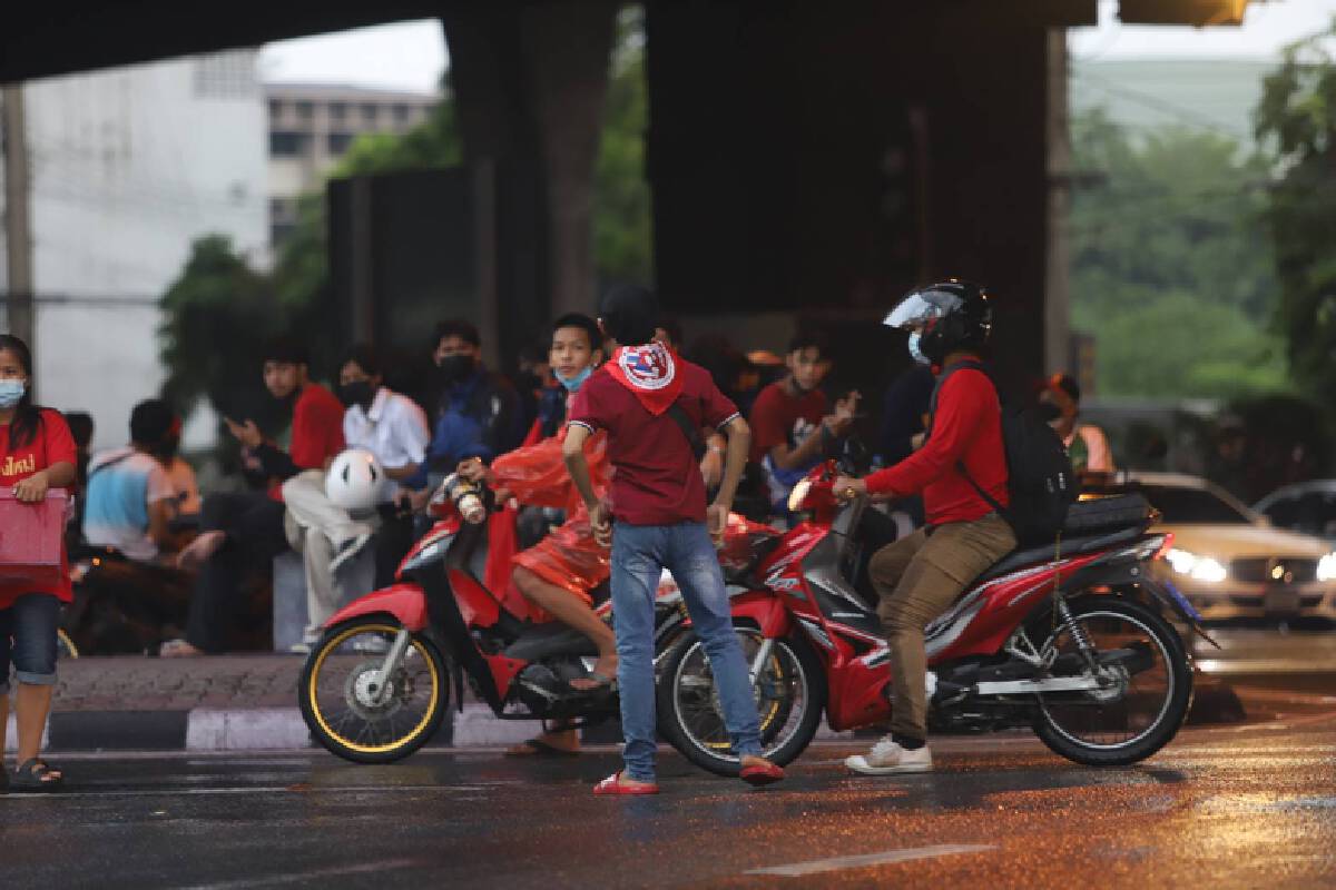 ม็อบแยกดินแดง 1 ก.ย. จุดไม่ติดโดนฝนถล่มหนัก
