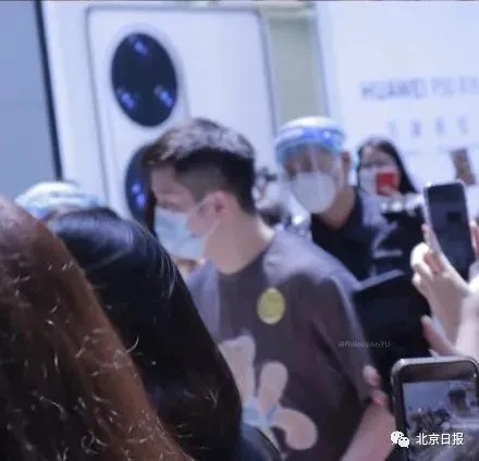 "ฟ่าน เจิ้งตง" โพสต์ฟาดแฟนคลับ หลังโดนรุมที่สนามบิน