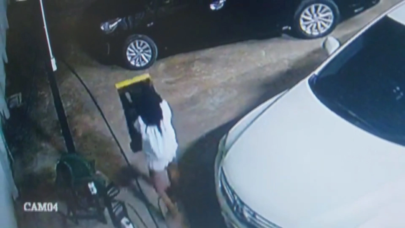 จับกุมนักร้องคาเฟ่ตกอับลักเครื่องดูดฝุ่นกับน้ำขวดในเต็นท์รถมือสอง