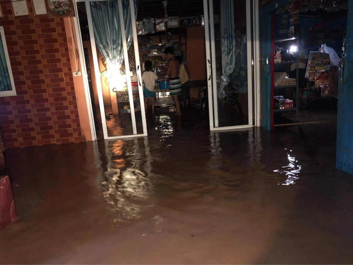 ด่วน!! ฝนถล่ม เพชรบูรณ์ แม่น้ำป่าสักเอ่อล้นท่วมบ้านเรือนประชาชน ต.ตาดกลอย