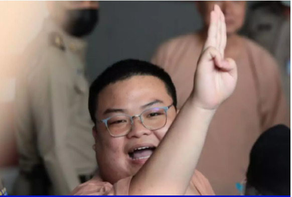 ด้วย นายพริษฐ์ ชิวารักษ์ หรือเพนกวิน 