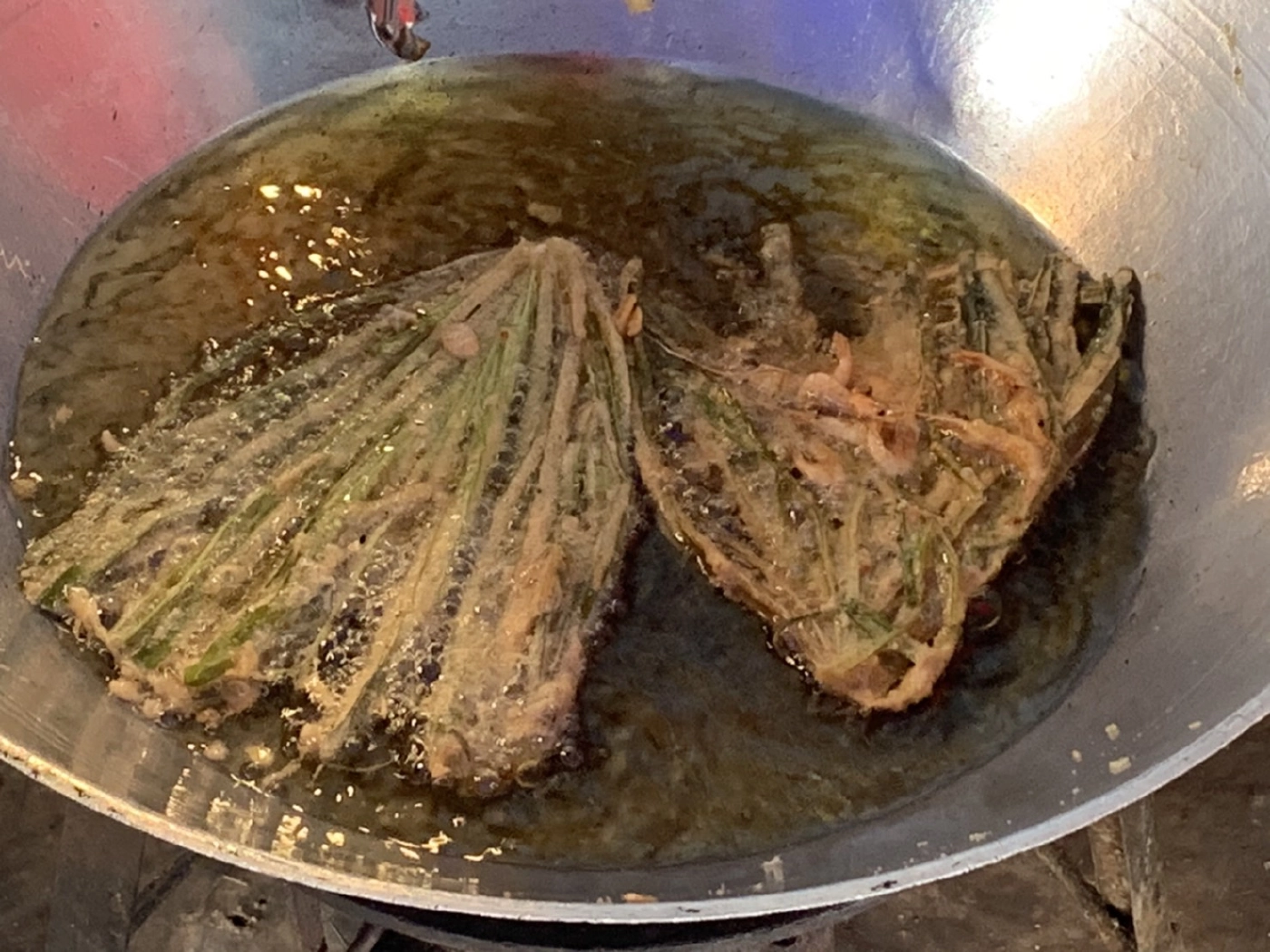 ชวนไปกินหญ้าทอด "หญ้ามารวย" หนึ่งปีมีครั้งเดียว