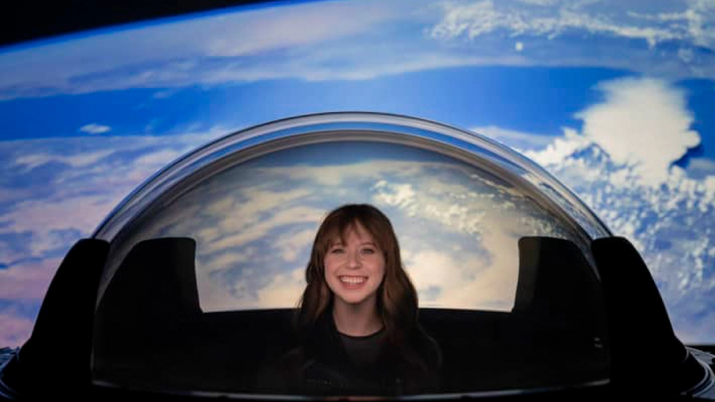 หนึ่งในคณะนักเดินทางกับห้องโดมที่สามารถมองวิวโดยรอบได้