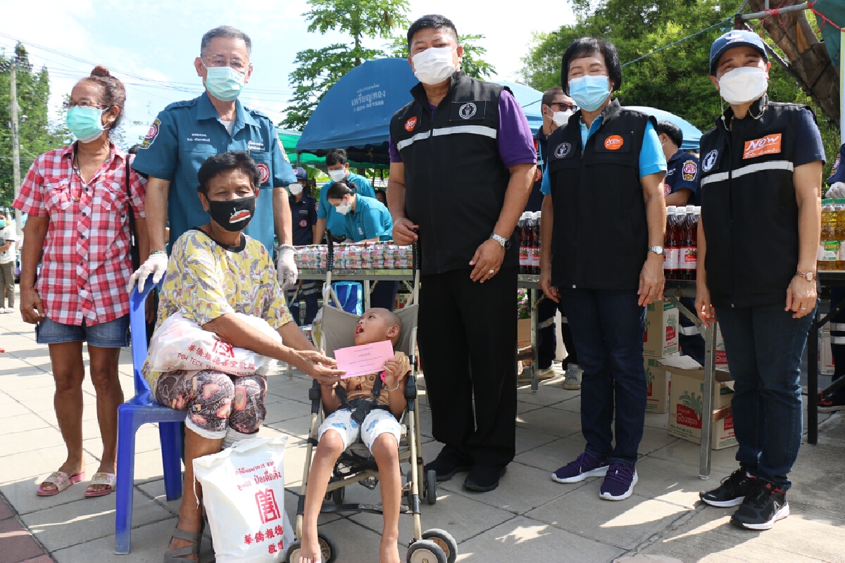 มูลนิธิป่อเต็กตึ๊งลงพื้นที่ 50 เขตกรุงเทพฯ แจกจ่ายเครื่องอุปโภคบริโภค