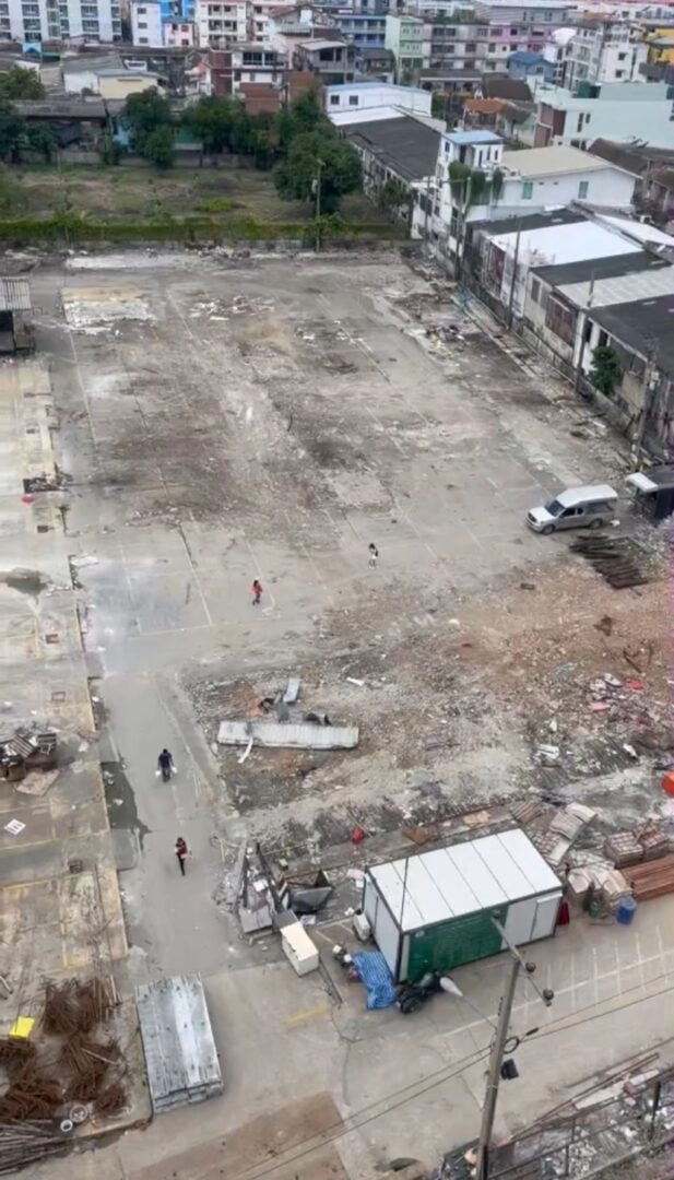 ตลาดนัดรถไฟรัชดาปัจจุบัน