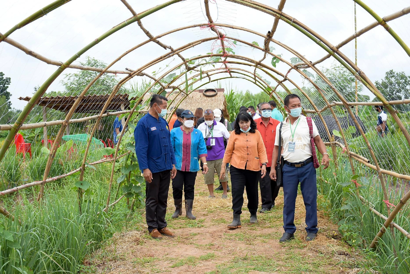 เยี่ยมชมต้นแบบของโคกหนองนา พึ่งพาตนเอง