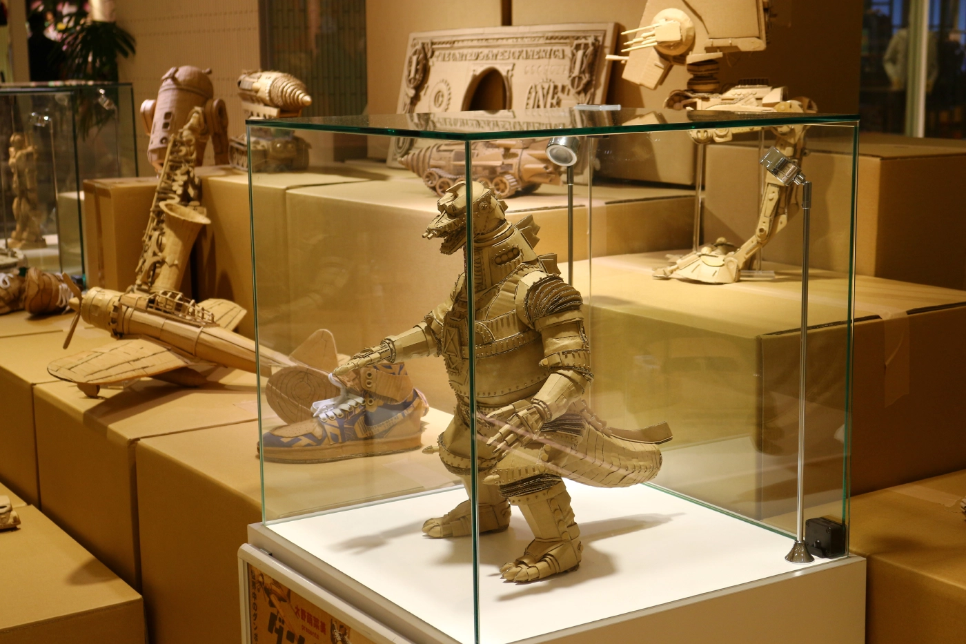 สาวญี่ปุ่นสร้างงานศิลปะจากกล่องกระดาษ