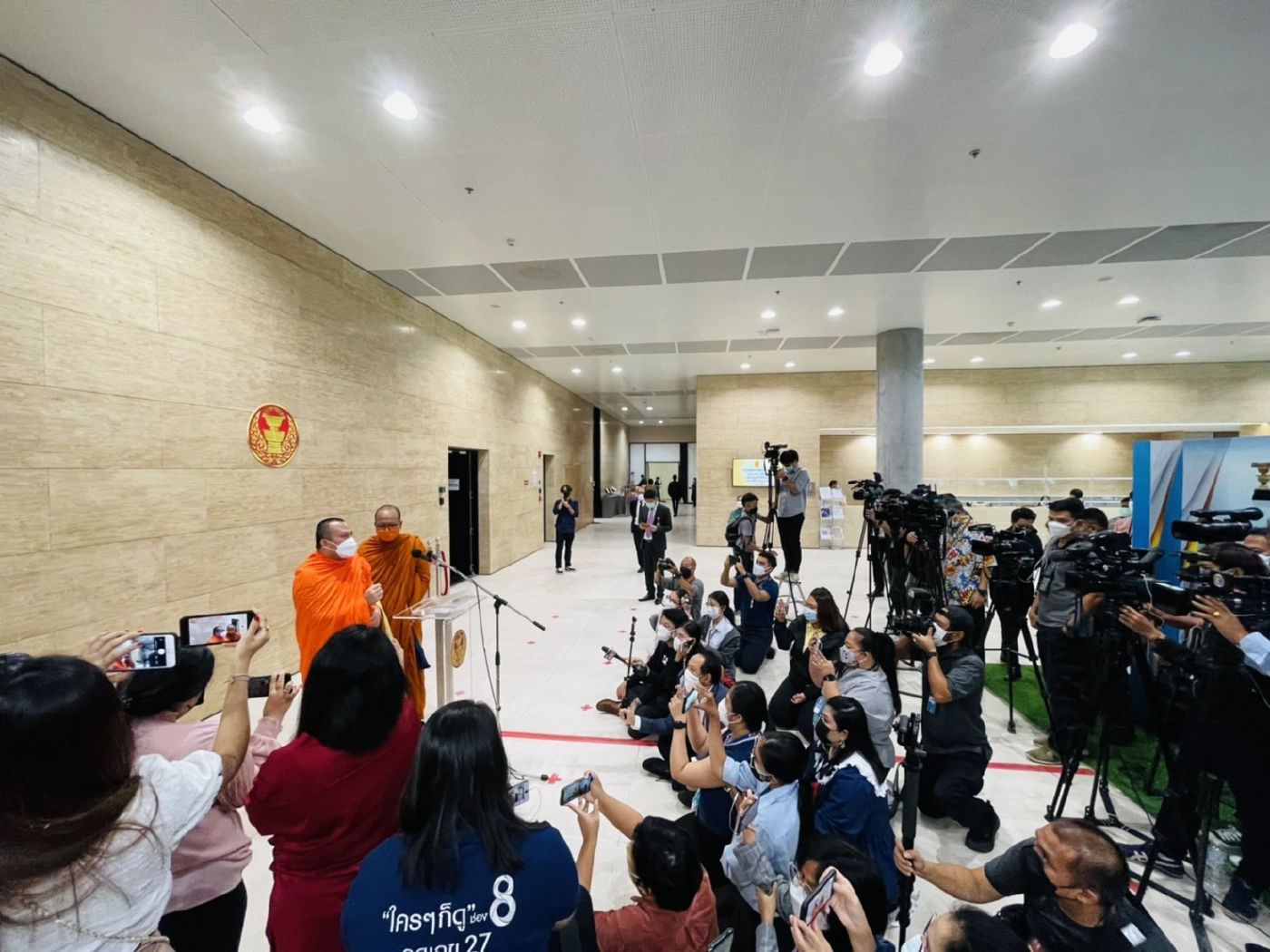 พระมหาไพรวัลย์ พระมหาสมปอง 2พส. ชี้แจงกมธ.ศาสนา ฝากส.ส.ทำเพื่อปชช.