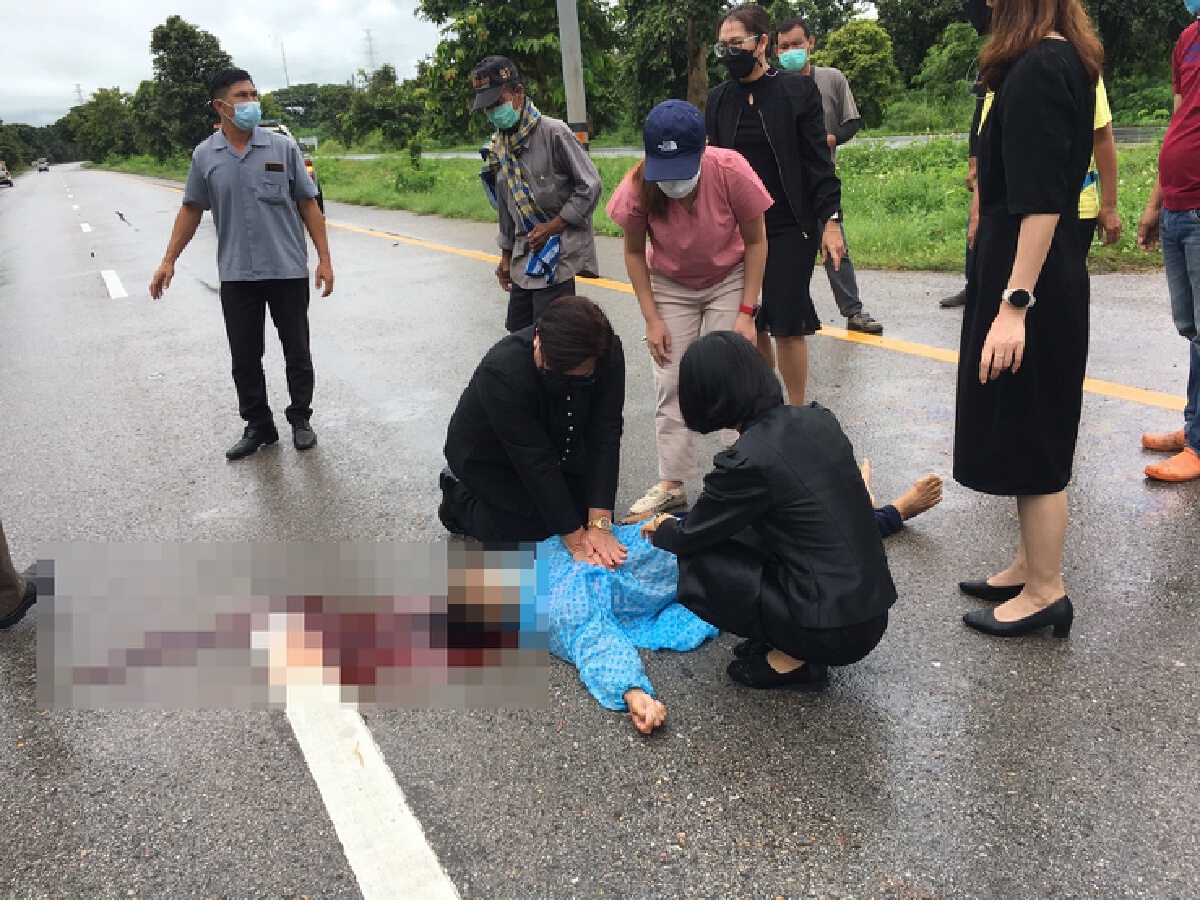 นักรบชุดขาวประสบเหตุ-ลงรถช่วยปั๊มหัวใจคนเจ็บกลางถนน