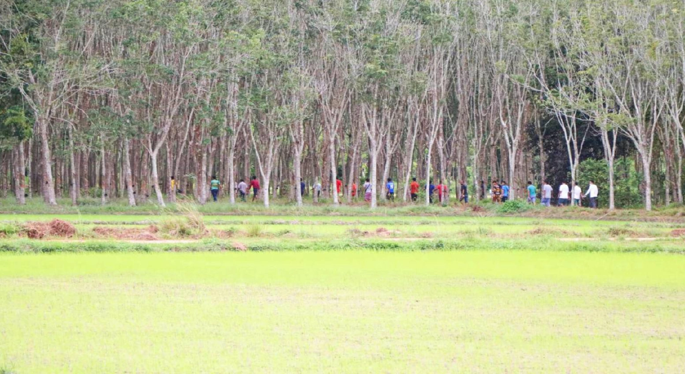 บุกบ่อนไก่ชนพบนักพนันนับร้อยไม่สนโควิด ถ่ายคลิปลงแอพติ๊กต๊อกเรียกยอดวิว