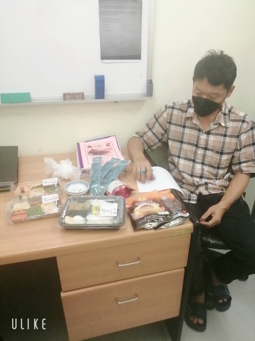 รวบคนร้ายขโมยข้าวกล่อง-กาแฟ ภายในห้างสรรพสินค้าชื่อดัง