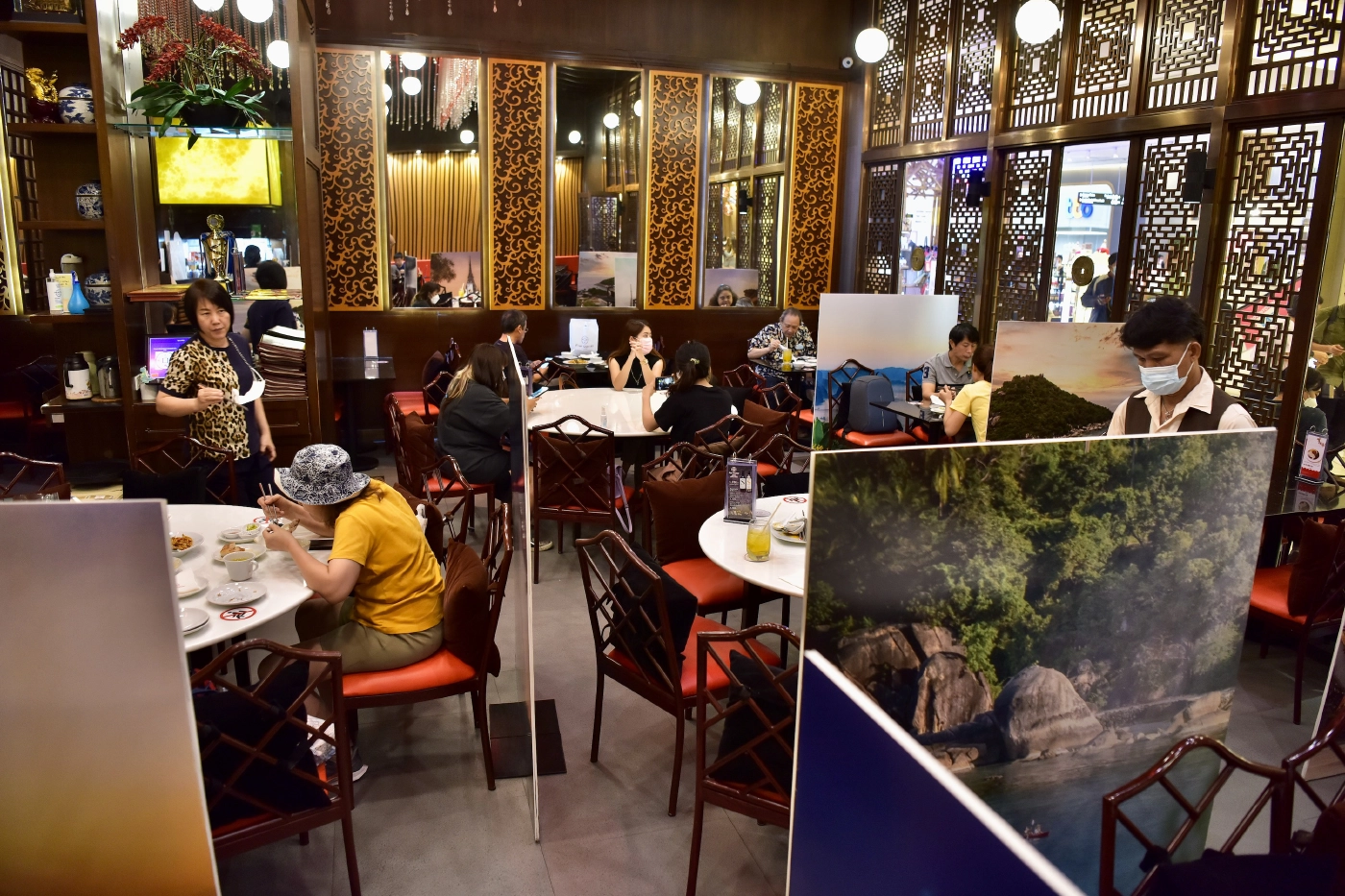 คลายล็อกดาวน์วันแรก ผู้คนกล้าออกมาใช้ชีวิต