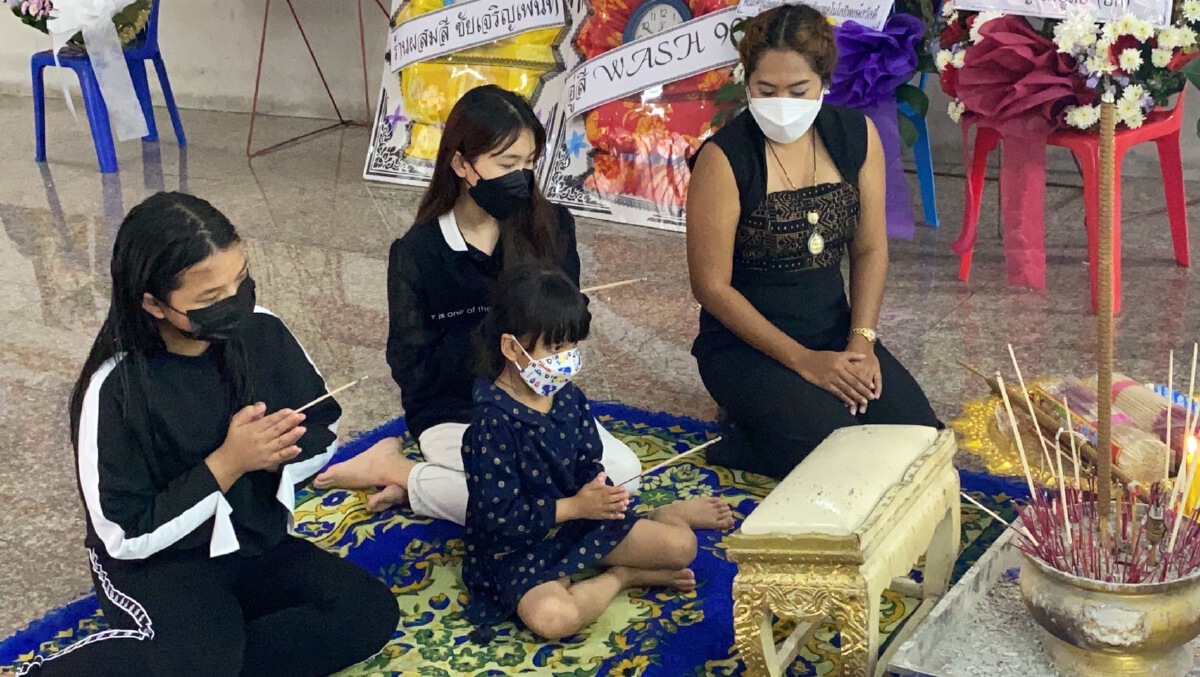 แม่ร้องสื่อขอความเป็นธรรม ลูกสาววัย 19 ปี ฉีดวัคซีนเสียชีวิต