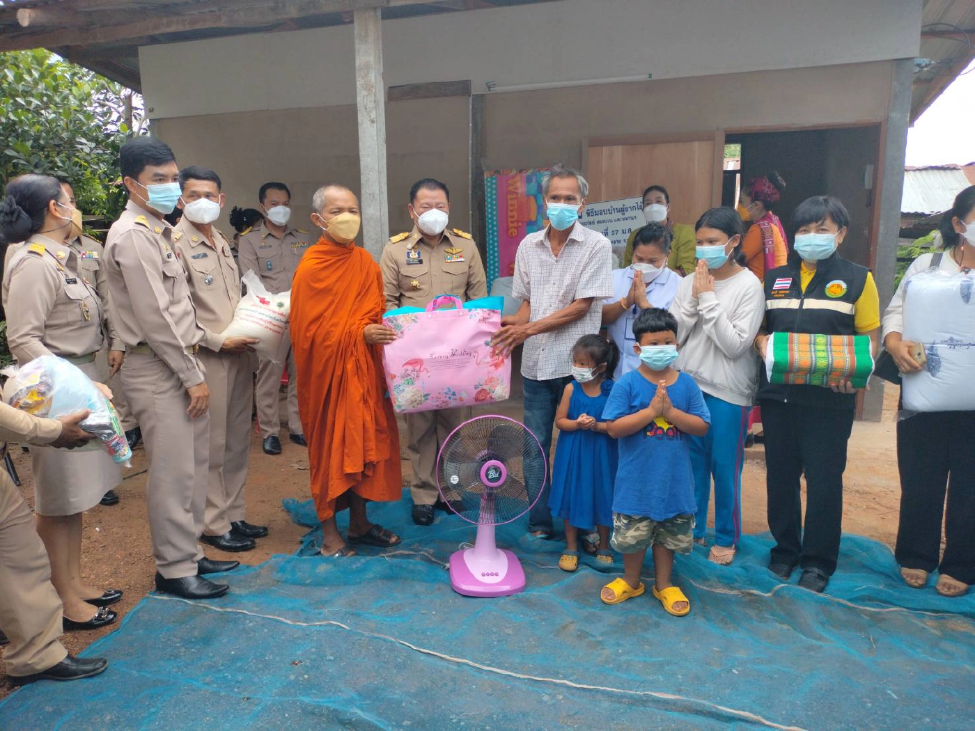 ลงขันสร้างบ้านให้ครอบครัวผู้ป่วยหายจากโควิด19