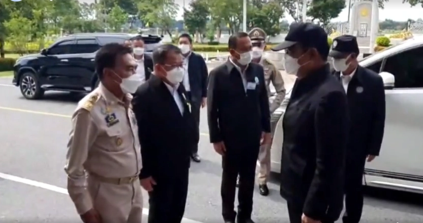 ส่องเลขทะเบียนรถ "บิ๊กตู่" ลงพื้นที่ชัยนาทลุยแก้น้ำท่วม