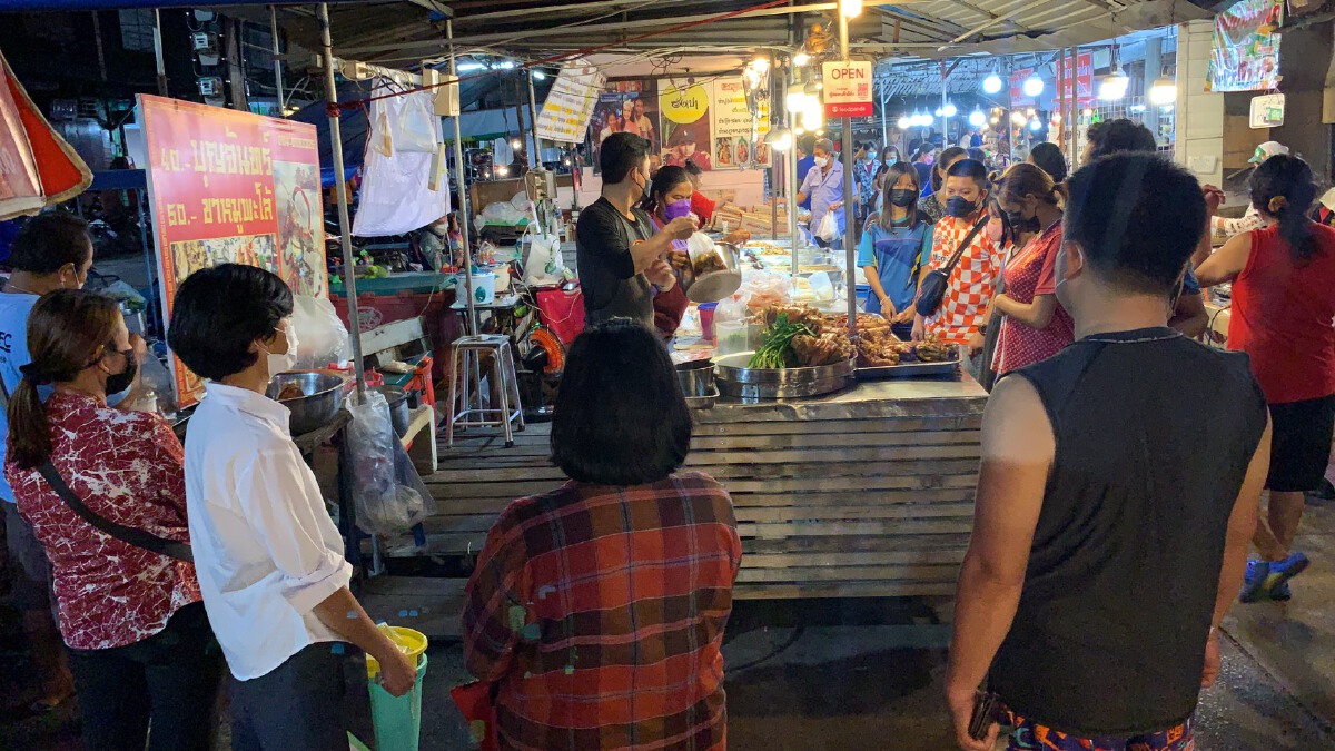 ตลาดโต้รุ่งเมืองศรีสะเกษกลับมาคึกคัก หลังปลดล็อก