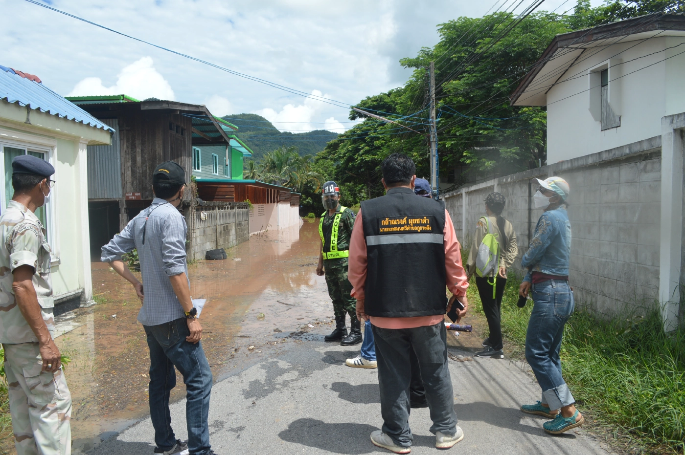 น้ำป่ายอดภูกระดึง ยังท่วมบ้านเรือนราษฎรเกือบ 100 หลัง