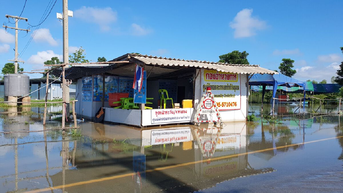 3,000ครัวเรือนในอ.กงไกรลาศอ่วมน้ำท่วม-เร่งย้ายผู้ป่วยโควิด