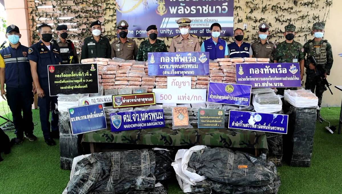 นรข.ยึดกัญชาครึ่งตันซุกริมโขงเตรียมโยนทะเล