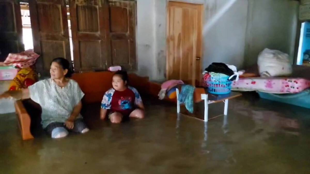 น้ำป่าทะลักท่วม"เด่นชัย"-ชาวบ้านขนของหนีน้ำกลางดึก