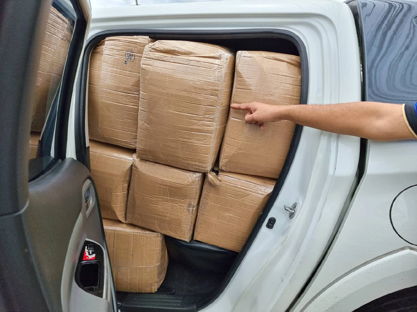 รวบแก็งค์ลักลอบขนน้ำยาบุหรี่ไฟฟ้า 11 ล้านบาท