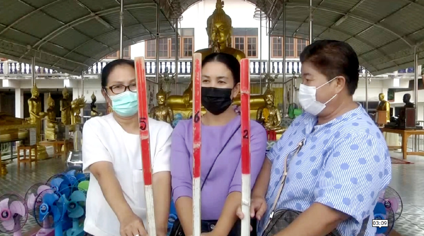 สาวใหญ่ดวงเฮงถูกหวย 5 แสนหอบพัดลม 100 ตัวแก้บนหลวงพ่อสำเร็จทันใจก้าวหน้า