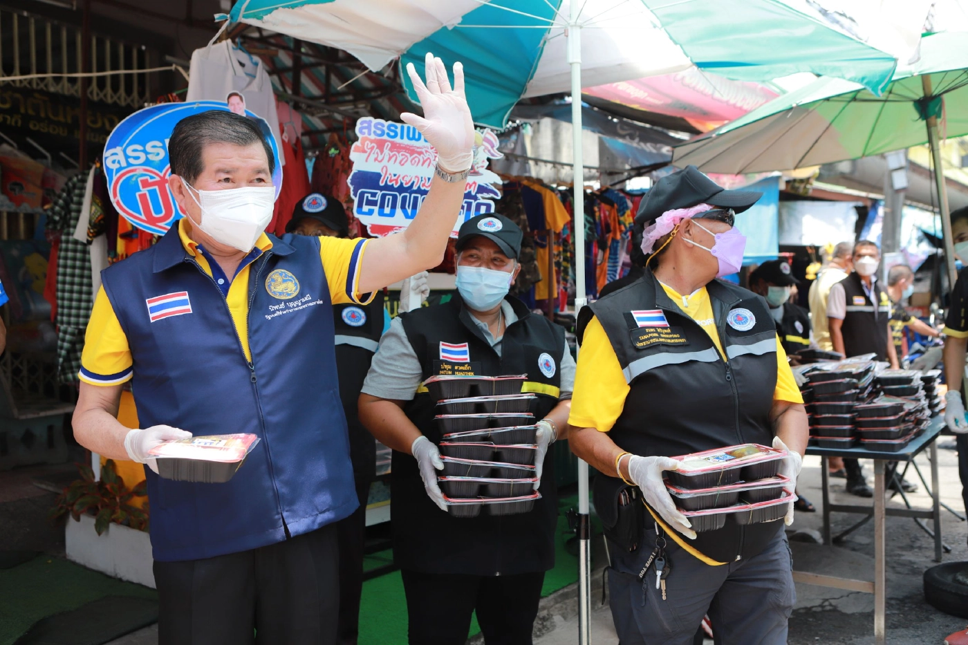 "นิพนธ์"พร้อมครัวสรรเพชญแจกข้าว 1 แสนกล่องช่วยปชช.กระทบโควิดเทศบาลสงขลา