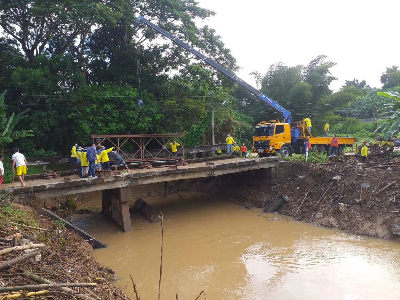 สะพานแบริ่งแล้วเสร็จ-ถูกน้ำป่าซัดพัง