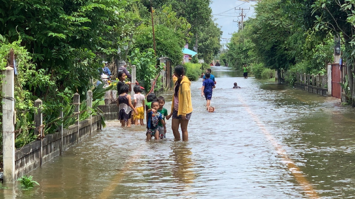 น้ำทะลักท่วมโรงเรียนโป่งสามัคคี 300 ครัวเรือนจม