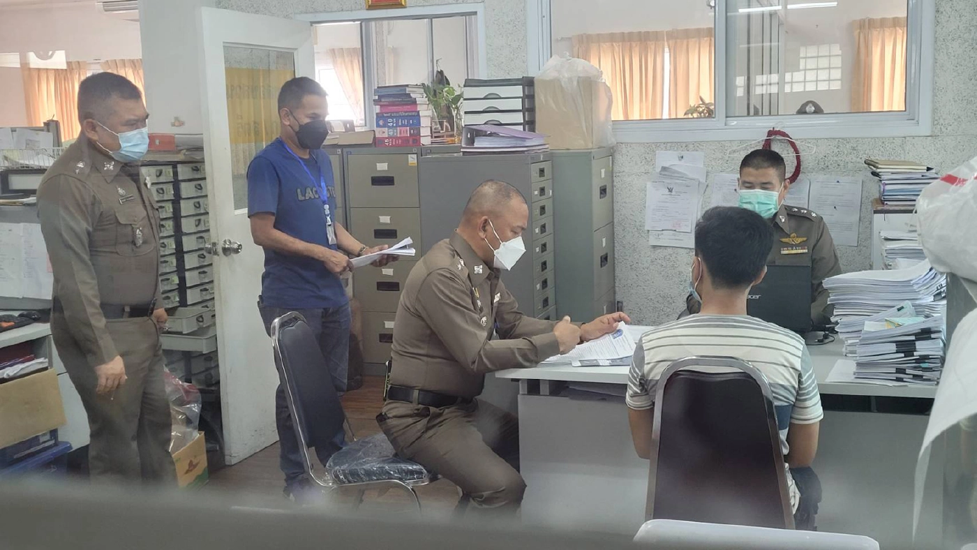 รวบหนุ่มวิ่งราวล็อตเตอรี่แม่ค้าออนไลน์มูลค่ากว่าหนึ่งแสนบาท