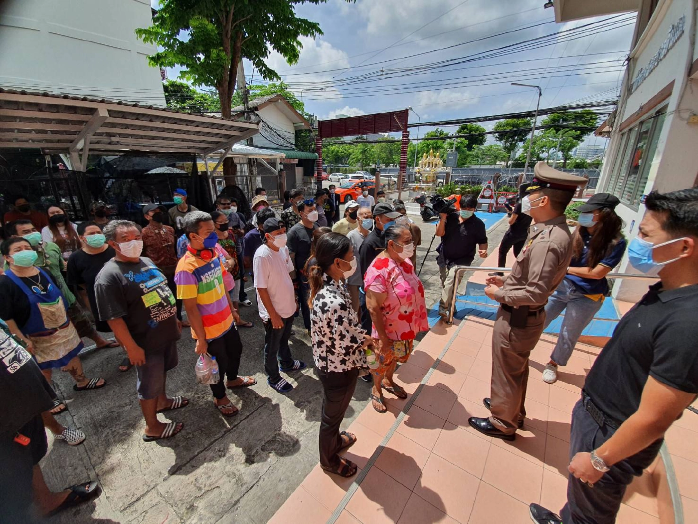  ชาวแฟลตดินแดง จี้ตร.ป้องกันผู้ชุมนุม รับผลกระทบหนัก