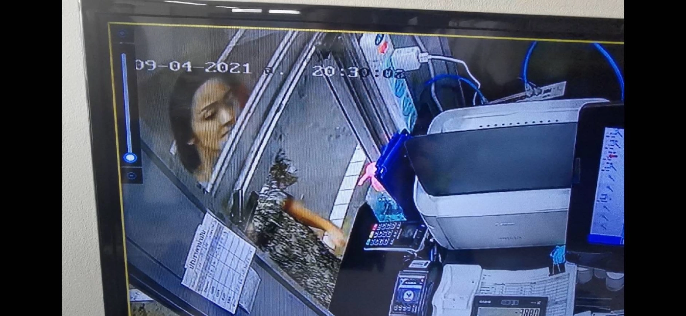 กล้องวงจรปิดจับภาพหนุ่มสาวทำสลิปโอนเงินปลอม หลอกเติมน้ำมัน 2 ครั้งซ้อน