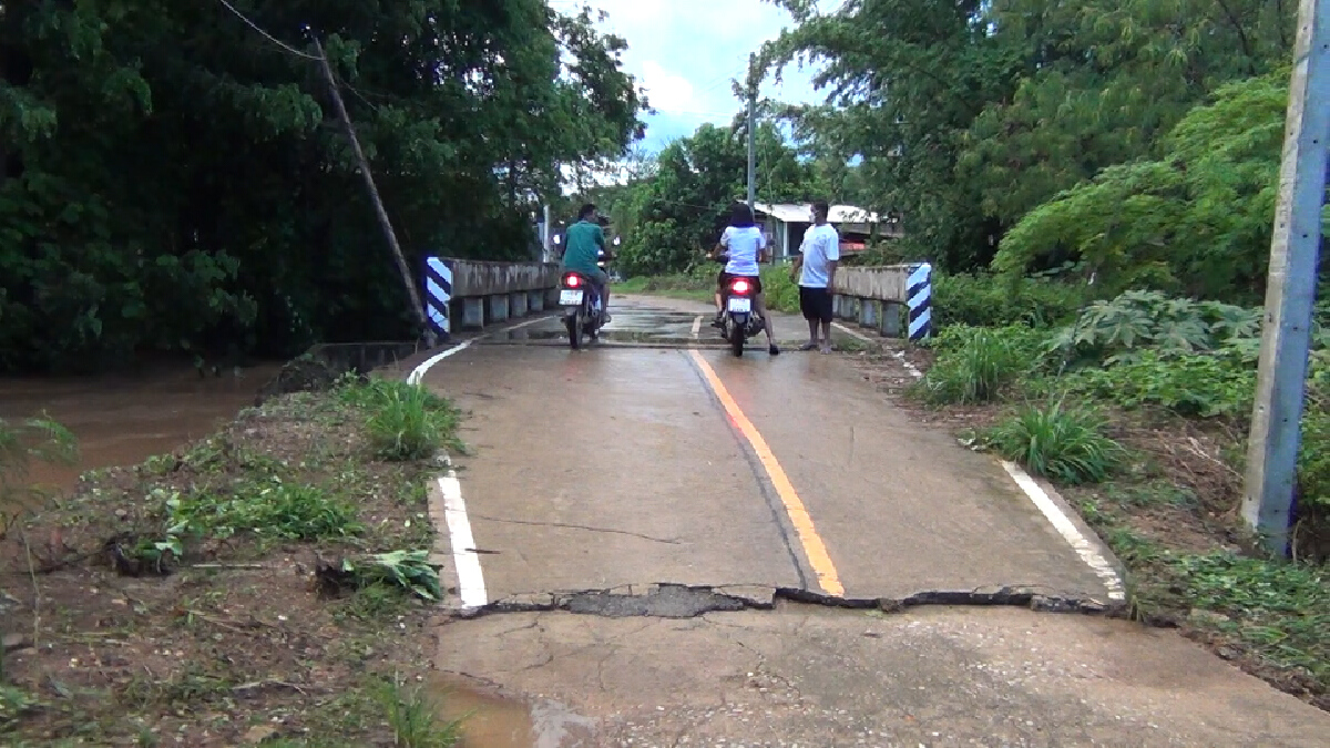 น้ำป่าทะลัก"เสริมงาม"ท่วมบ้าน-สะพานทรุด